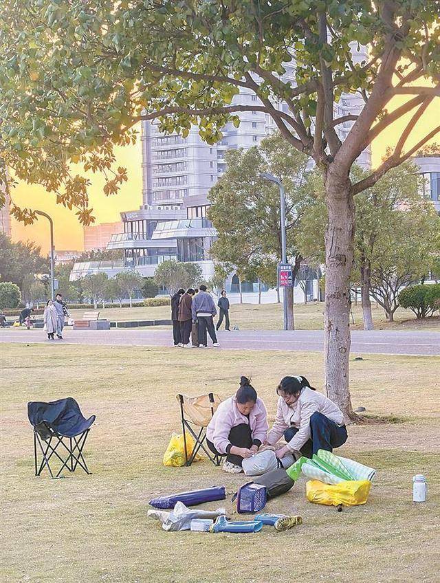 收纳……市民游客自觉践行文明露营理念澳门